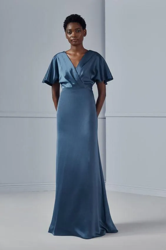 BeautifulBlue Bell Sleeved Gown